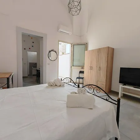 Dieci Antico - Casa Indipendente A Due Passi Da Porta Rudiae