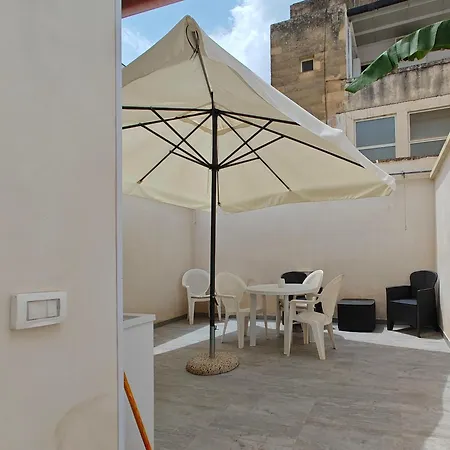 Dieci Antico - Casa Indipendente A Due Passi Da Porta Rudiae Holiday home *
