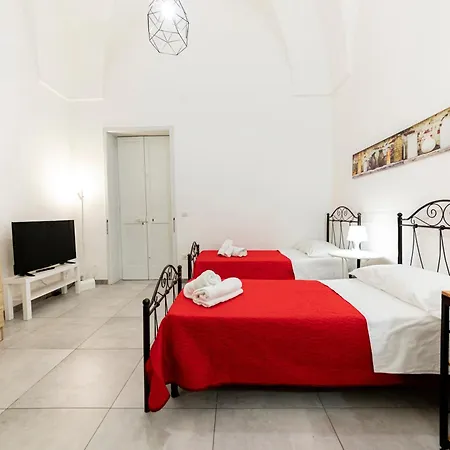 Dieci Antico - Casa Indipendente A Due Passi Da Porta Rudiae לצ'ה