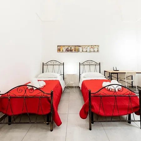 Dieci Antico - Casa Indipendente A Due Passi Da Porta Rudiae Hébergement de vacances *